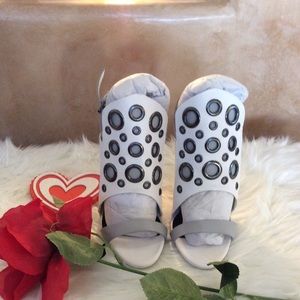 NWOT Paper Fox heels